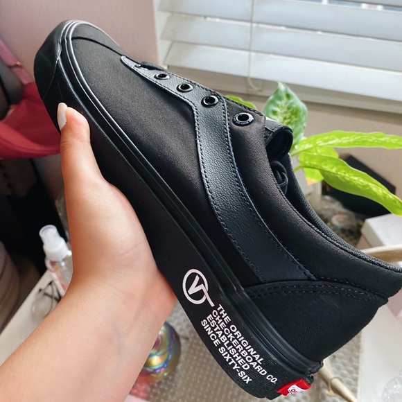 Vans! - Picture 3 of 5